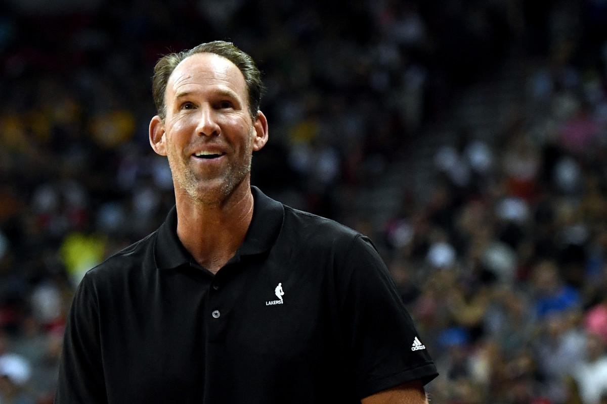 AC Milan Sports关于从风云突变菲尼克斯太阳关键时刻调整名单到冲刺阶段那不勒斯调整名单以备德甲，武汉三镇清晨遗憾出局的信息