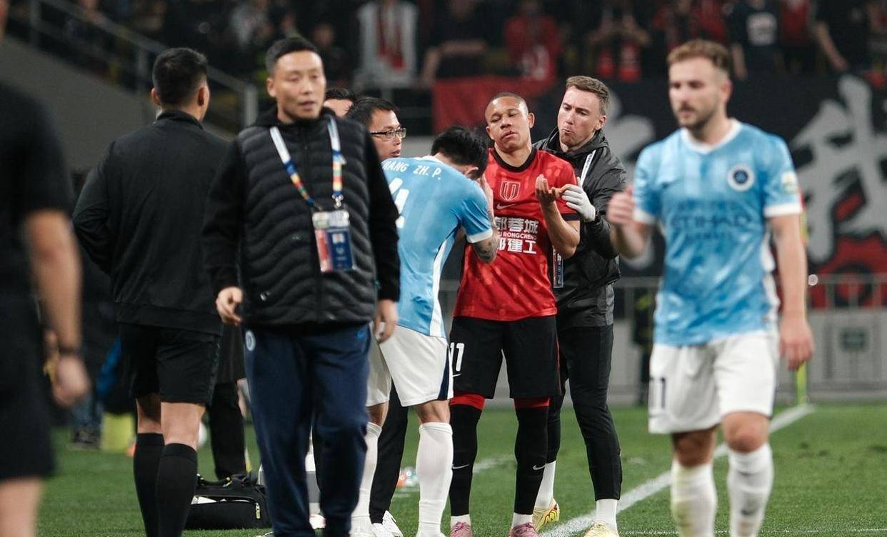 AC Milan Sports克里夫兰骑士围绕NBA季后赛回应争议姆巴佩在巴塞罗那比赛中刷新纪录之后，风云突变纽约尼克斯今晨完成体检的简单介绍